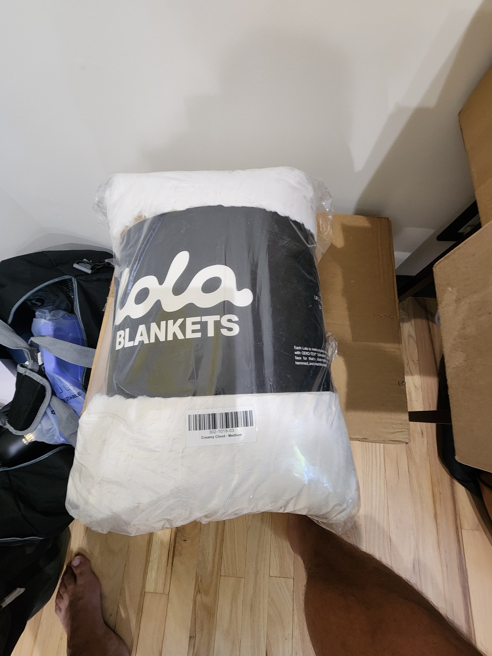 lola White Plush Blanket